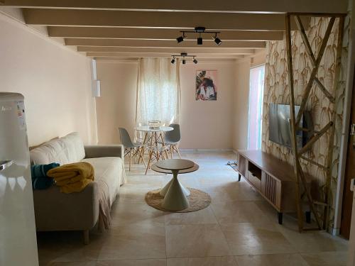 Φωτογραφία από το άλμπουμ του Appartement dans le quartier de terre sainte elona στο Saint-Pierre