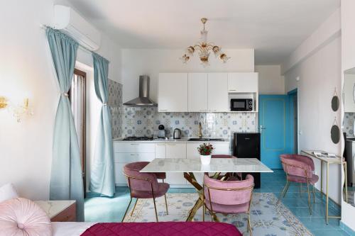 a kitchen and dining room with a table and chairs at Domus Vittorio in Gaeta