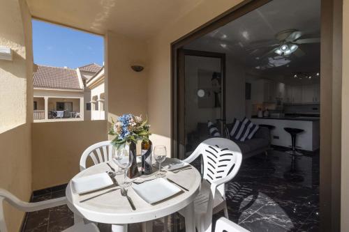 Castle Harbour 2 Bed Duplex