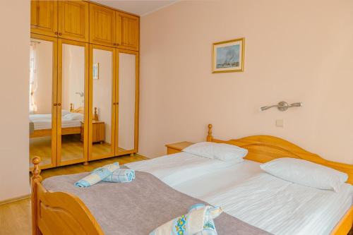 a bedroom with two beds and a mirror at Apartamenty Klemens in Puck