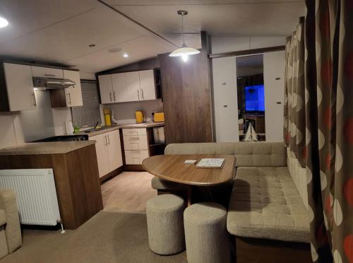 Η κουζίνα ή μικρή κουζίνα στο River View Retreat 3 Bedroom Pet Friendly in Clarach Bay