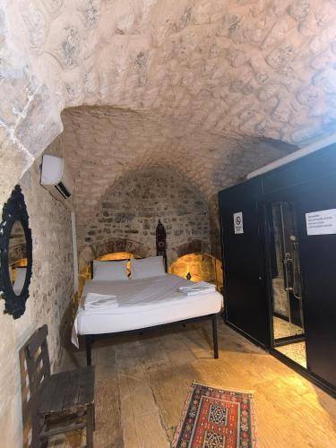 En eller flere senge i et værelse på Çiftehan Otel