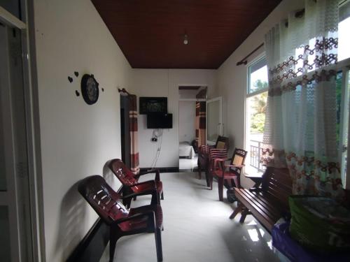 منطقة جلوس في Preethi Villa