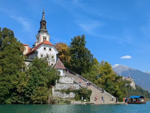 Φυσικό τοπίο κοντά σε αυτό το δωμάτιο σε οικογενειακή κατοικία