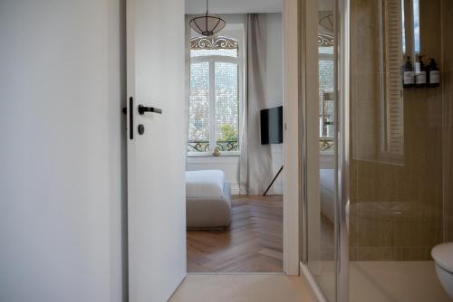 Koupelna v ubytování Suite Arche - Maison les Arcades au pied de la Gare de Charleville-Mézières