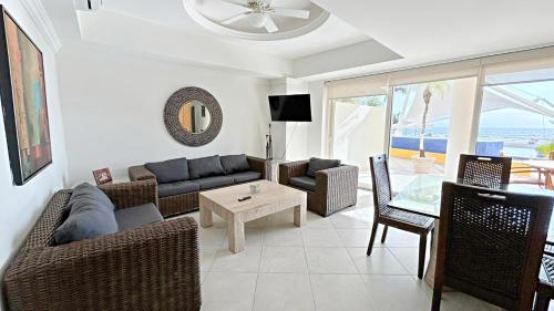 Posezení v ubytování Condo Vela Vista 1004 by Kivoya