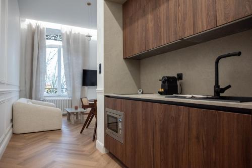 Kuchyň nebo kuchyňský kout v ubytování Suite Brume - Maison les Arcades au pied de la gare de Charleville-Mézières