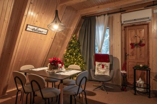 Posezení v ubytování Leśna Sielanka domek z jacuzzi w lesie pod Górą Szczebel RELAX I SPORT