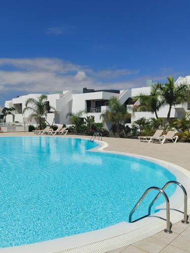 a large swimming pool in front of a resort at Casa Fuerte y Levamt in Villaverde