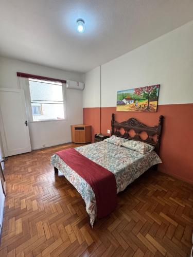 Ένα ή περισσότερα κρεβάτια σε δωμάτιο στο Apartamento com Ar no centro de BH