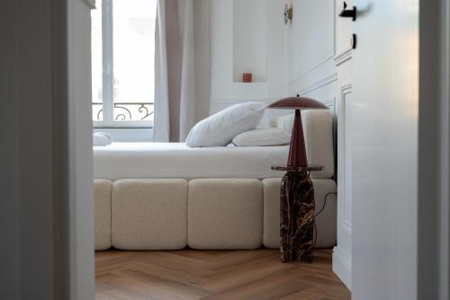 Suite Velours by Collection Aura - Maison les Arcades face à la gare de Charleville-Mézières