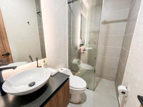 Ένα μπάνιο στο Lujo & Confort - Moderno apto con piscina y tennis