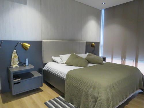 Ένα ή περισσότερα κρεβάτια σε δωμάτιο στο Lujo & Confort - Moderno apto con piscina y tennis