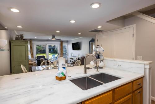 Kuchyň nebo kuchyňský kout v ubytování 344 Capt John Fripp Villa