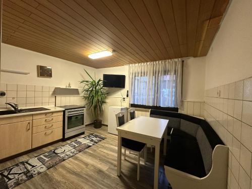 Η κουζίνα ή μικρή κουζίνα στο Holiday Oasis 2 near Legoland Deutschland