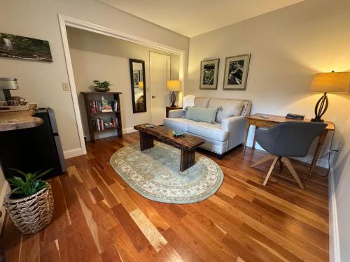 Photo de la galerie de l'établissement Oak Street Inn, à Brevard