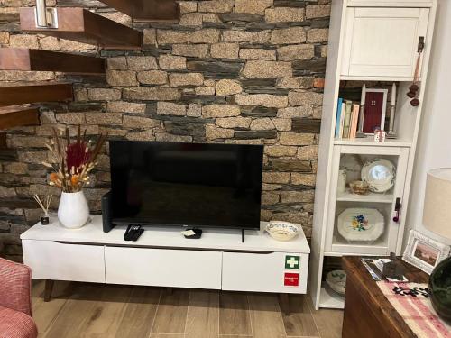 Casas do Abô Fredo的电视和/或娱乐中心