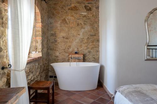 Ένα μπάνιο στο Villa Tiberini Wine Relais