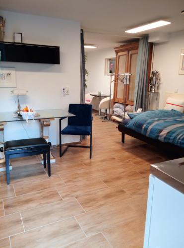 a room with a bed and a desk and a table at FeApp Souterrain Pennen & Parken in Mondsee