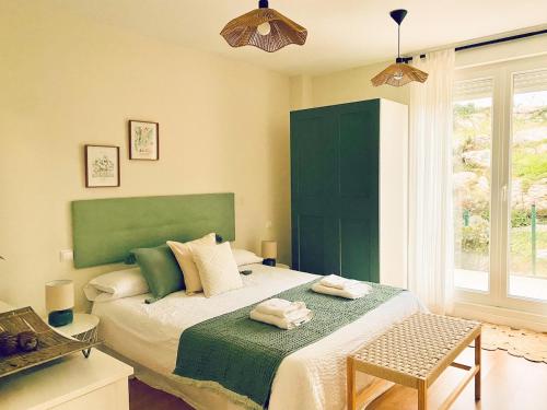 Giường trong phòng chung tại Casa Branca Cantabria