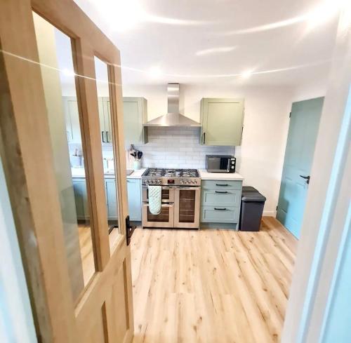 مطبخ أو مطبخ صغير في Urban 4BR house - Central-FREE parking-NO PARTY