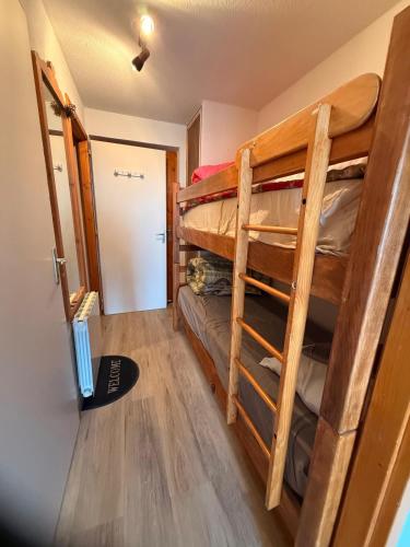 a room with two bunk beds and a hallway at apptT2 station ski familiale in Thollon