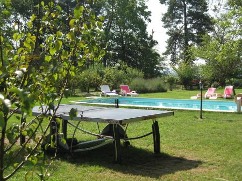 Bazén v ubytování Gite du Calme 3 Star Bed & Breakfast Cognac nebo v jeho okolí