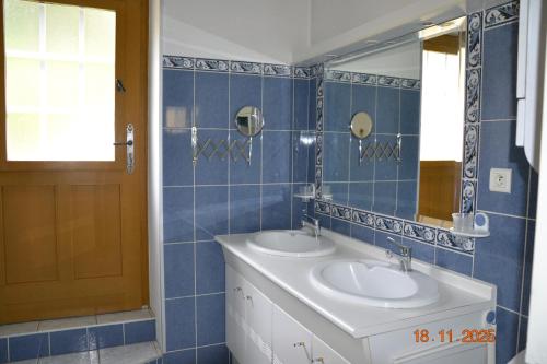 Ένα μπάνιο στο gite de la voie ferrée