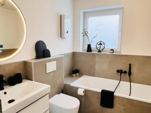 Ένα μπάνιο στο Apartment LilaMoon Unna by Dortmund Airport, Netflix, Disney plus inklusive