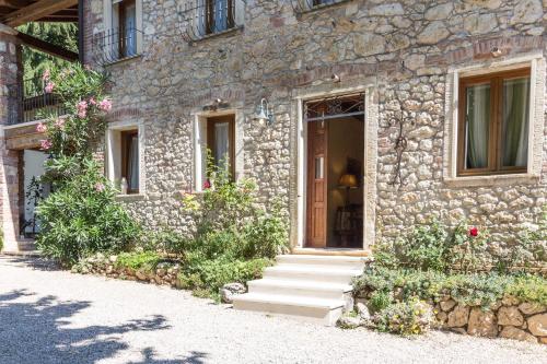 a stone house with stairs leading to a door at B&B in Valle in Lumignano
