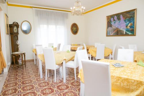 Zona de estar de Affitta camere The Queen