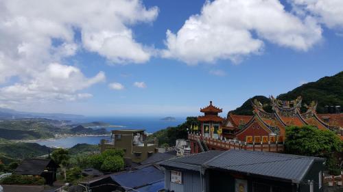 a view of a town with a view of the water at Qinbianlu B&B in Jiufen