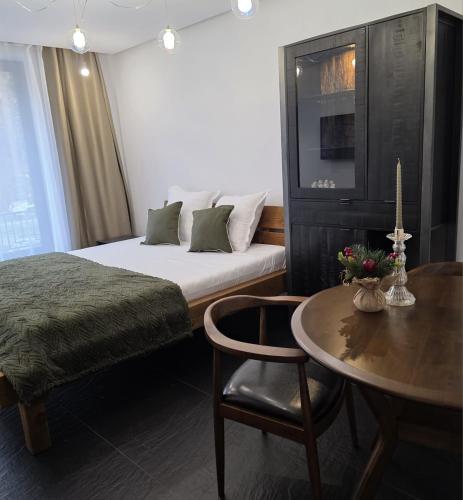 a hotel room with a bed and a table at Olive Ultracentral Craiova in Craiova