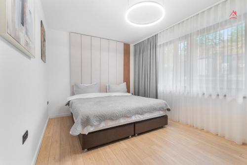 Postel nebo postele na pokoji v ubytování Sunny Grand Chalet Apartment