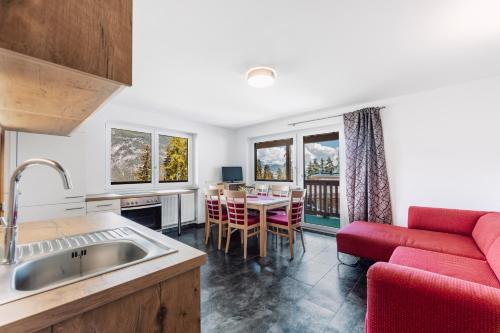 Nhà bếp/bếp nhỏ tại MonteVita Pitztal Panorama Apartments