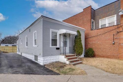 Gallery image of Cozy Old Brooklyn Home near Zoo in Cleveland