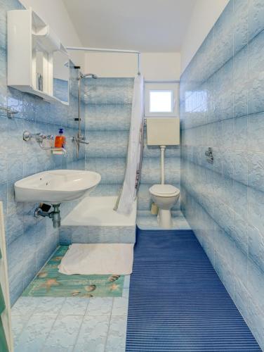 Seafront apt with terrace 4 bedrooms and mooring