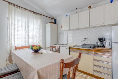 Seafront apt with terrace 4 bedrooms and mooring