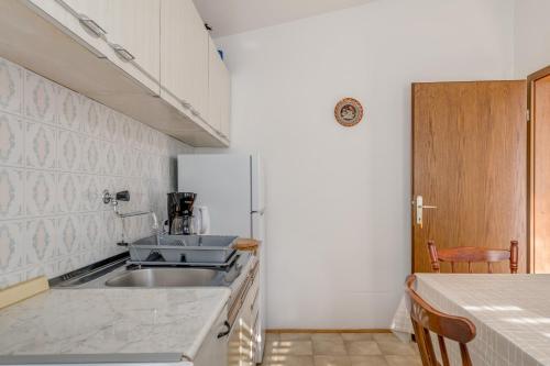 Seafront apt with terrace 4 bedrooms and mooring