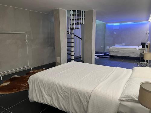 Ένα ή περισσότερα κρεβάτια σε δωμάτιο στο App stay