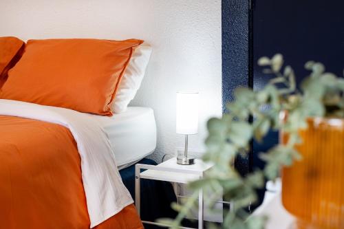 Ένα ή περισσότερα κρεβάτια σε δωμάτιο στο The Guesthouse Vancouver Downtown