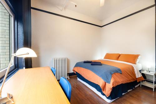 Ένα ή περισσότερα κρεβάτια σε δωμάτιο στο The Guesthouse Vancouver Downtown