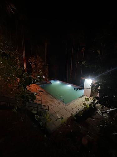 Swimmingpoolen hos eller tæt på SURAAS Homestay Vythiri