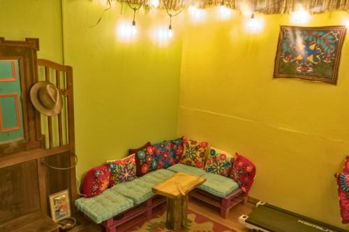 a living room with a couch and a table at El KINTU WASI in Vicuña