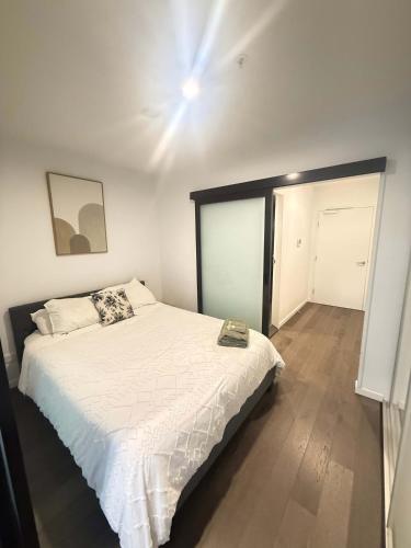 a bedroom with a white bed and a ceiling at CBD - Pool - Sleeps 4 - Parking in Canberra