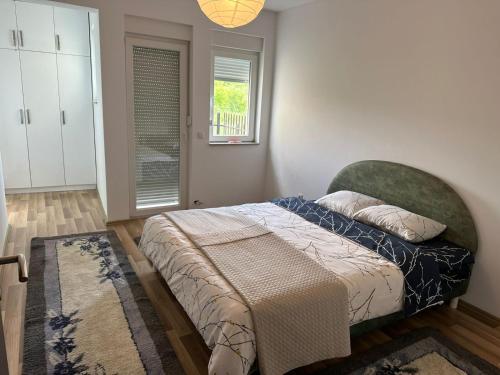 Ένα ή περισσότερα κρεβάτια σε δωμάτιο στο Modern House near center