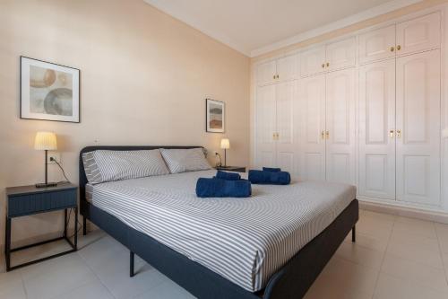 Giường trong phòng chung tại Casa Marley – Balcòn Del Mar