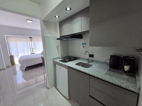 Køkken eller tekøkken på Monoambiente céntrico Nqn, excelente vista