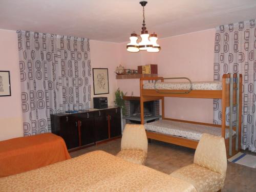 Двох'ярусне ліжко або двоярусні ліжка в номері Villa Rosi