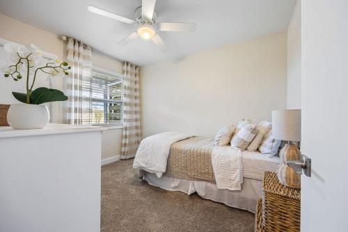 a bedroom with a bed and a ceiling fan at Beachside Blast Off Stylish Cape Canaveral Townhome Near Surf & Space in Cape Canaveral